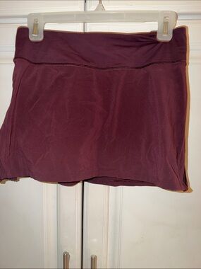 Lululemon Burgundy Play to Pleats Skirt